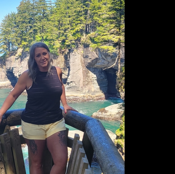 Meet your Posher, Heather - Picture 2 of 2